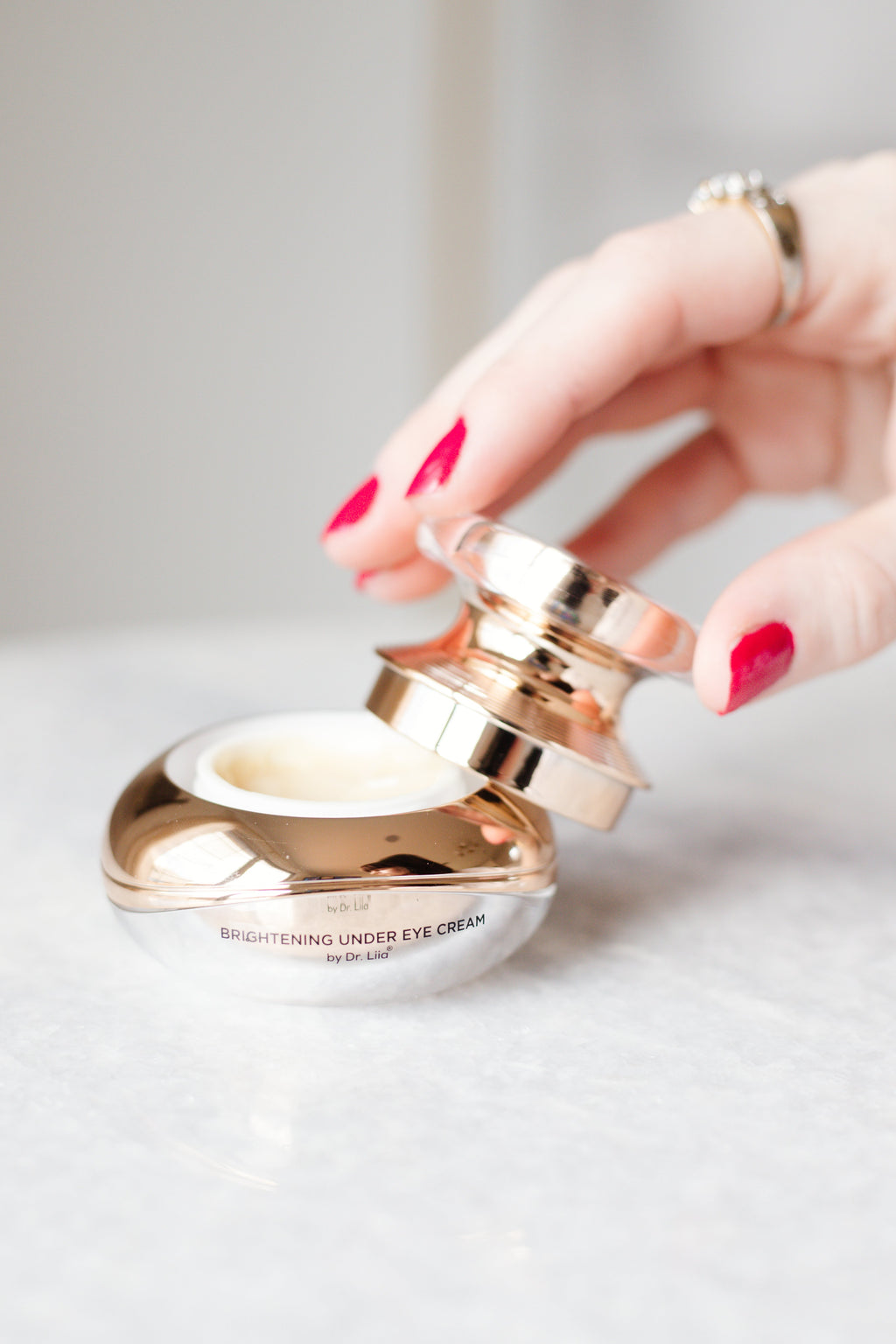 Crema Contorno de Ojos Antiedad con Péptidos — Vegana e Hipoalergénica