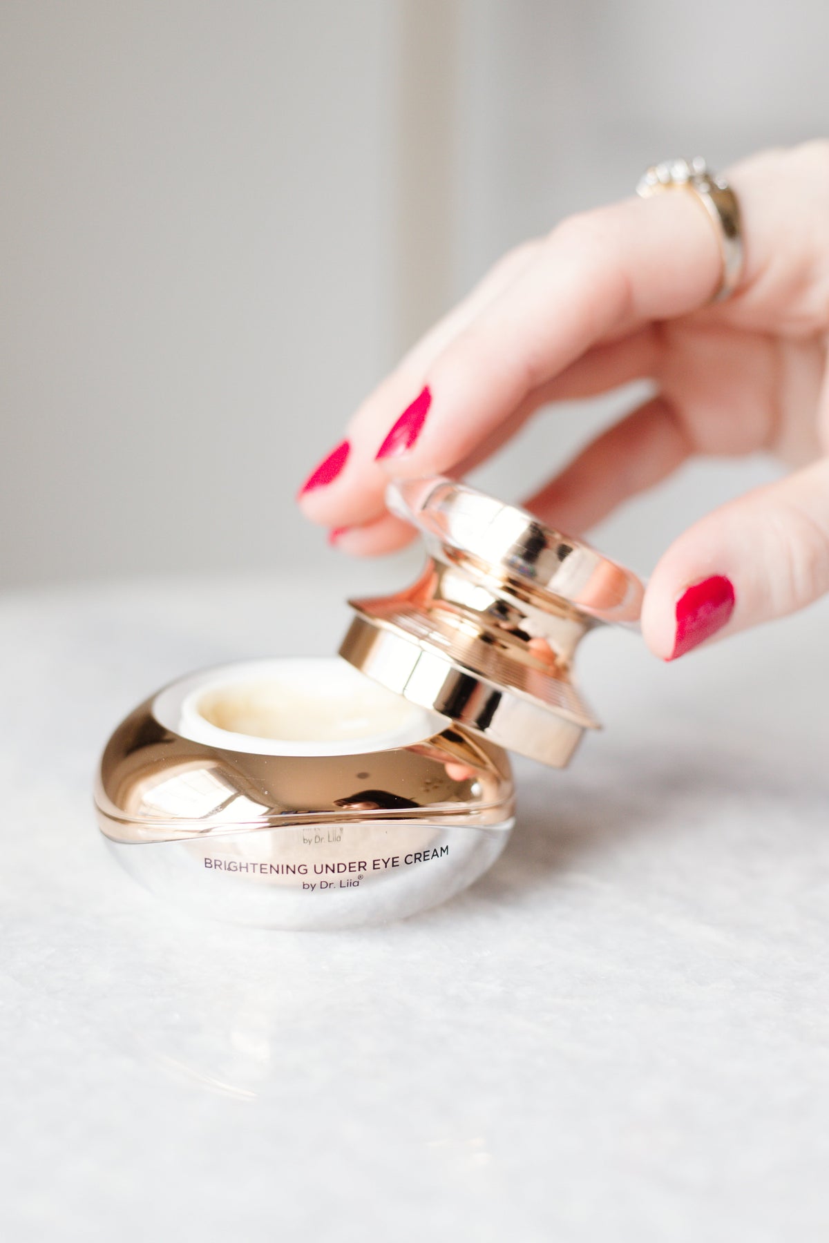 Crema Contorno de Ojos Antiedad con Péptidos — Vegana e Hipoalergénica