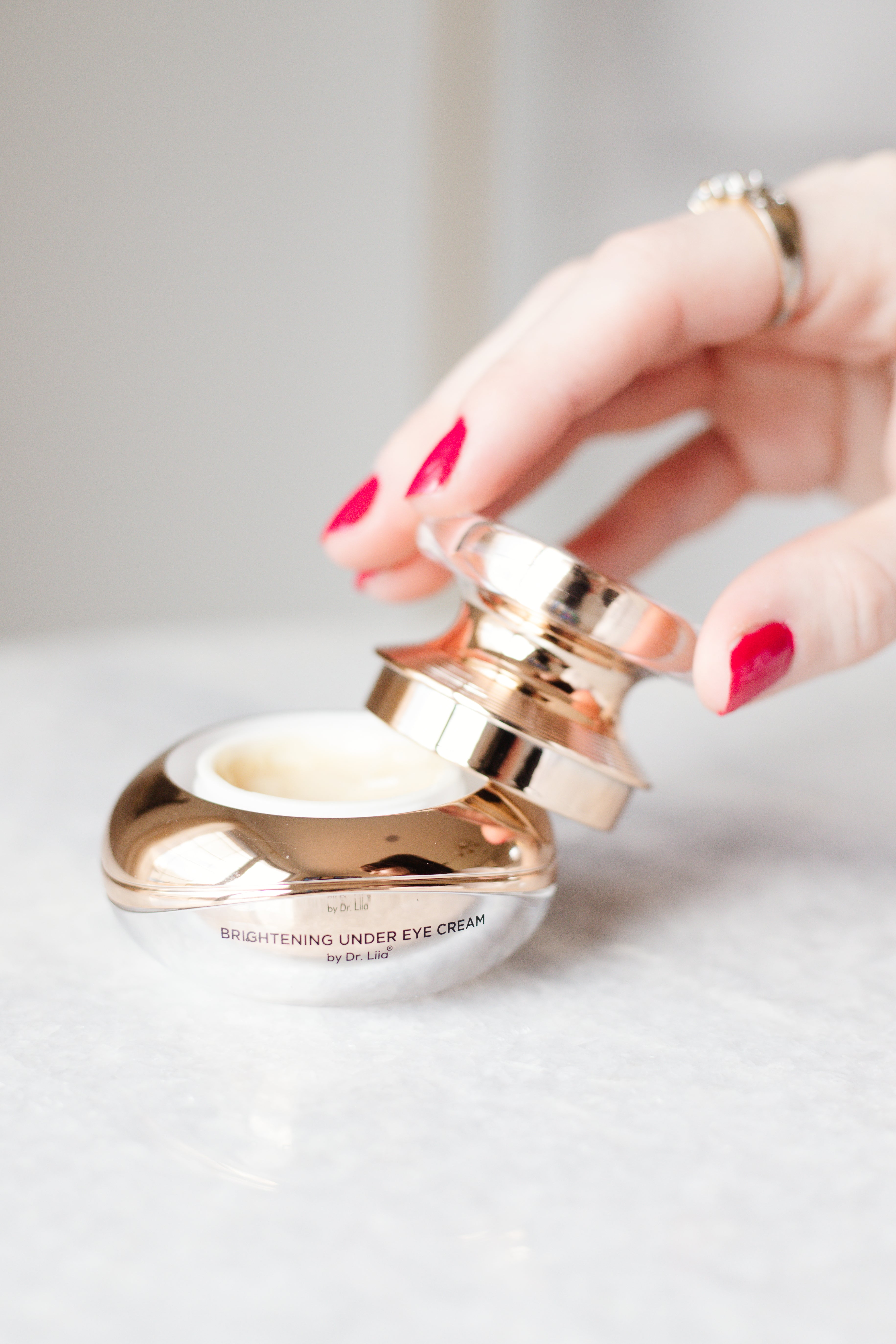 Crema Contorno de Ojos Antiedad con Péptidos — Vegana e Hipoalergénica